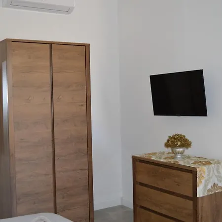 Modern Large Terraced - Garden Views דירה פאולה