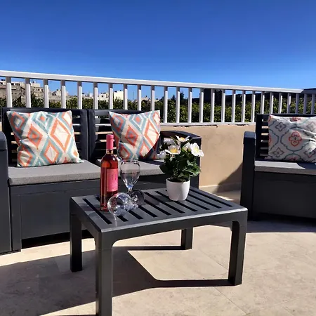 Apartment Modern Large Terraced - Garden Views Paola